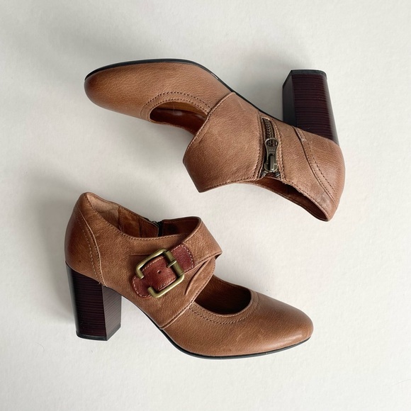 Indigo by Clarks Town Club Heel in Taupe - Picture 4 of 10